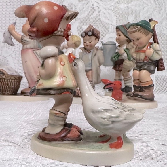 COPY - ❤️TM2 ‘Goose Girl’ Hummel #47 3/0 - Picture 4 of 7